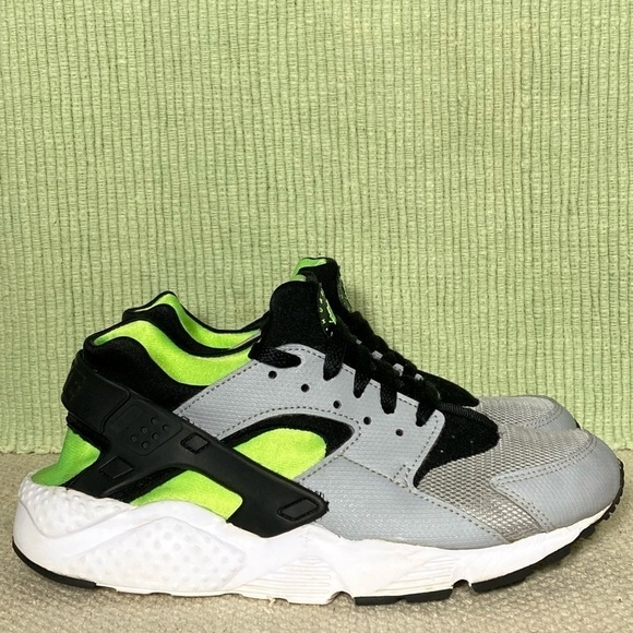 Nike Youth Air Huarache Run Grey Running Sneakers Shoes Sizes US 7Y & Wmns 8.5 - Picture 1 of 11